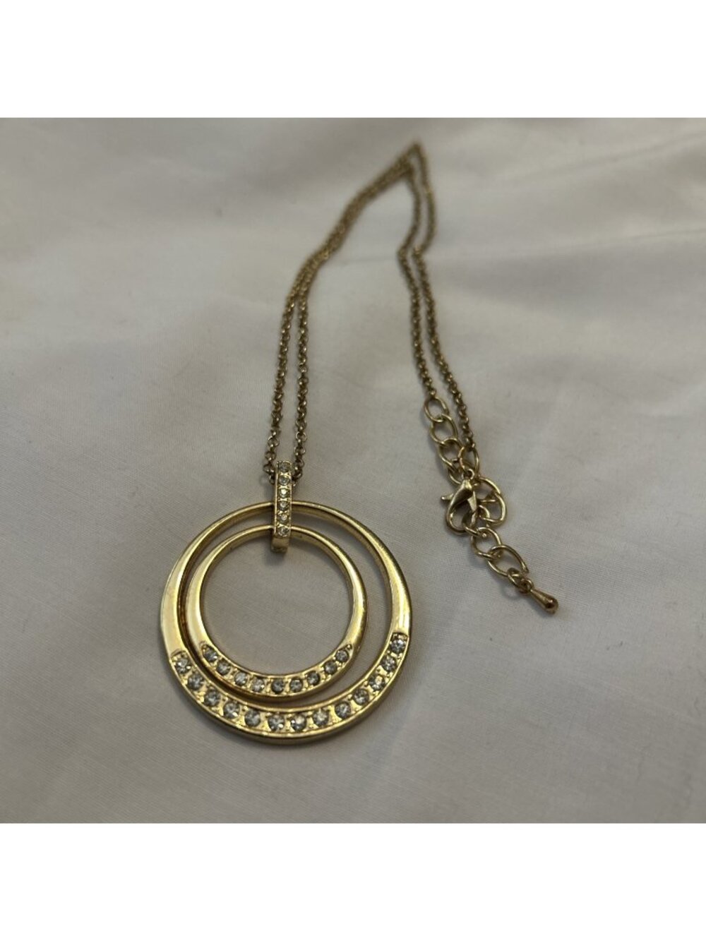 GOLDTONE 24” NECKLACE  with 2” EXTENDER With Circular Pendant